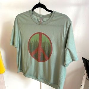 Cropped t-shirt peace forest green eco-friendly